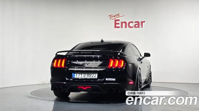 Ford Mustang — Фото автомобиля 3