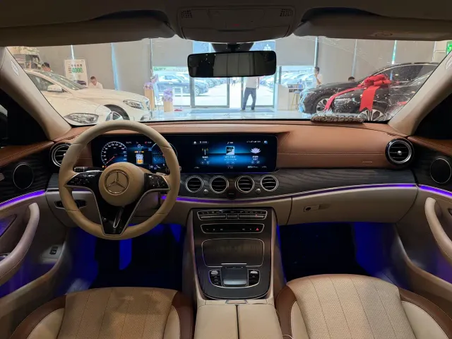 Mercedes-Benz E-Class — Фото автомобиля 13