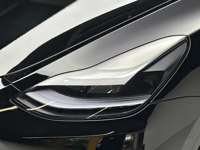 Tesla Model Y — Фото автомобиля 20