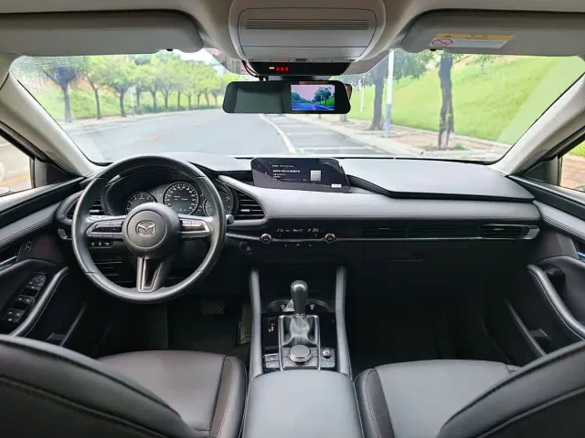 Mazda Axela — Фото автомобиля 8