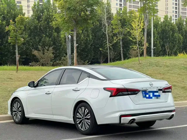 Nissan Teana — Фото автомобиля 12