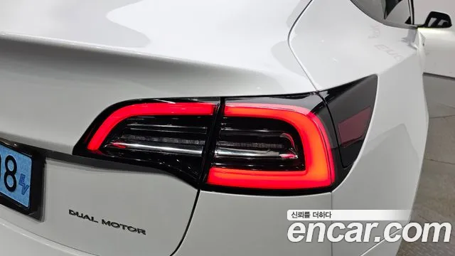 Tesla Model 3 — Фото автомобиля 21