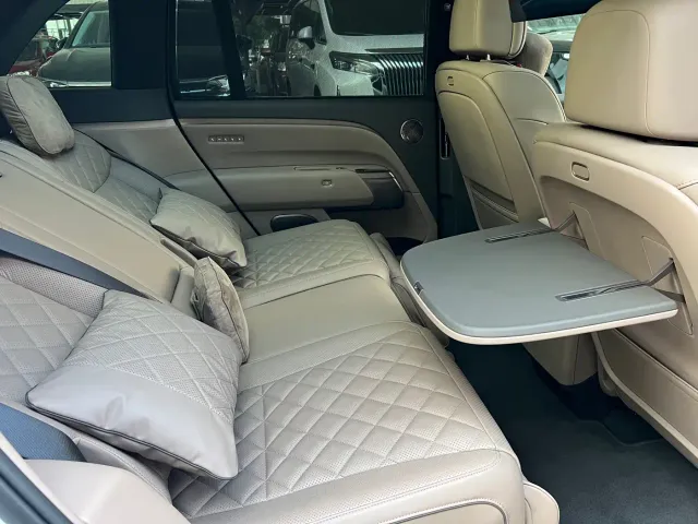 Li Auto L8 — Фото автомобиля 17