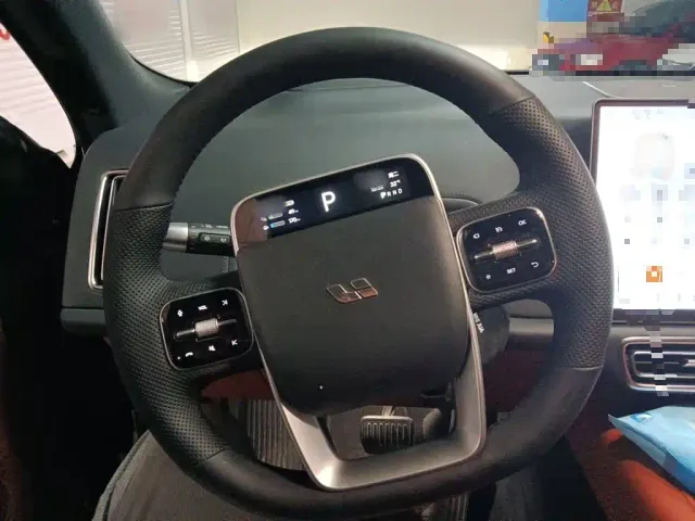 Li Auto L9 — Фото автомобиля 2