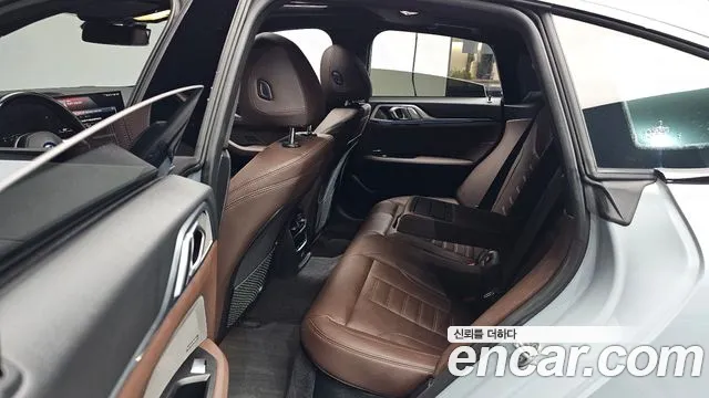 BMW i4 — Фото автомобиля 10