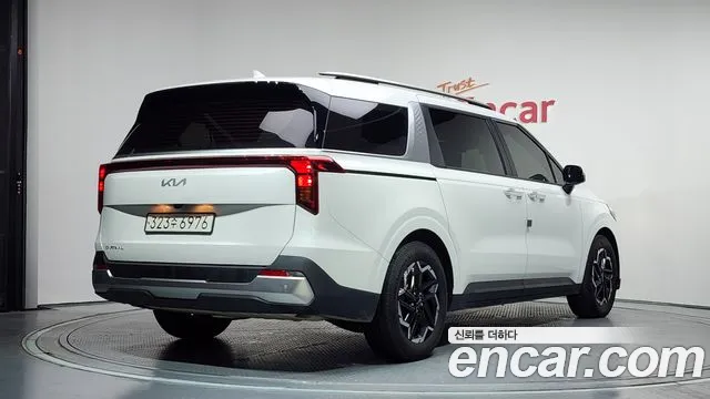 Kia Canival — Фото автомобиля 2