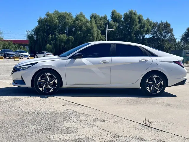 Hyundai Elantra — Фото автомобиля 4