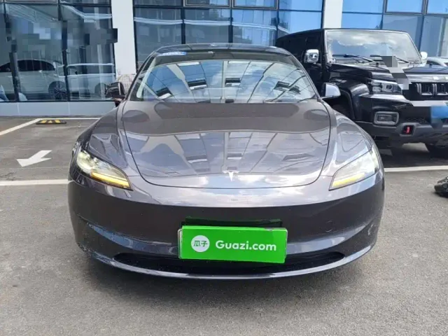 Tesla Model 3 — Фото автомобиля 2