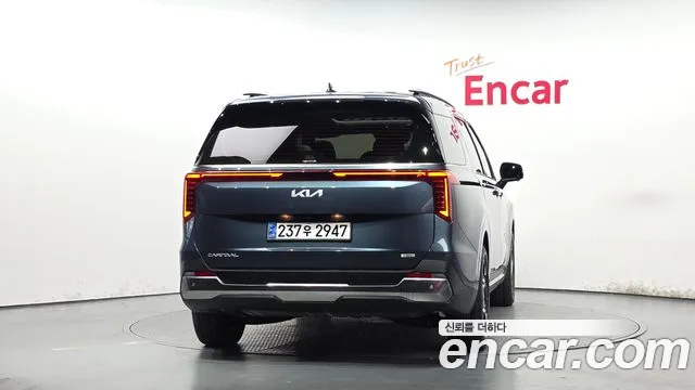 Kia Carnival Generation 4 — Фото автомобиля 4