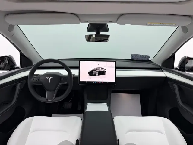 Tesla Model Y — Фото автомобиля 8