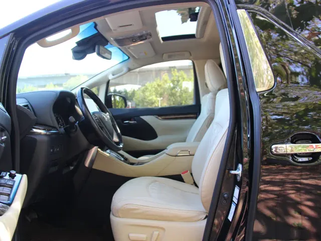 Toyota Alphard 2021 Hybrid 2.5L Luxury — Фото автомобиля 12