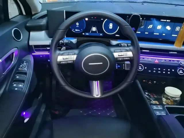 Hyundai Sonata — Фото автомобиля 10