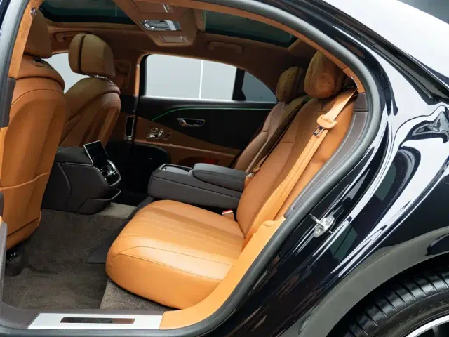 Bentley Flying Spur — Фото автомобиля 13