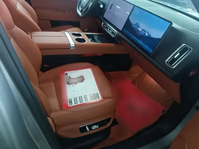 Li Auto L8 — Фото автомобиля 24