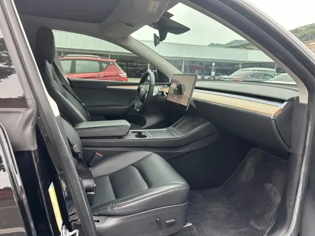 Tesla Model Y — Фото автомобиля 7