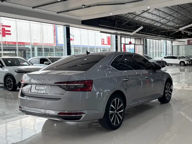 Skoda Superb — Фото автомобиля 9