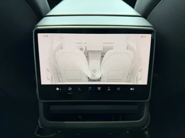Tesla Model 3 — Фото автомобиля 15