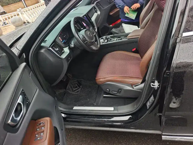 Volvo XC60 — Фото автомобиля 11