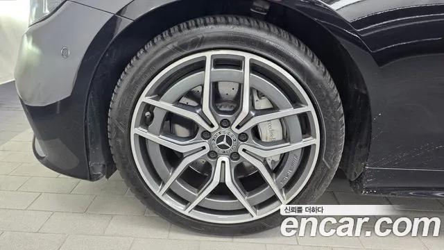 Mercedes-Benz E-Class — Фото автомобиля 4