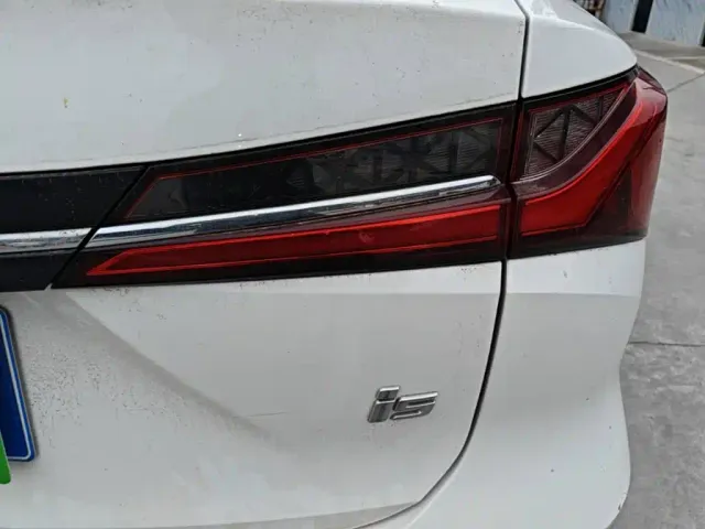 Roewe i5 — Фото автомобиля 7