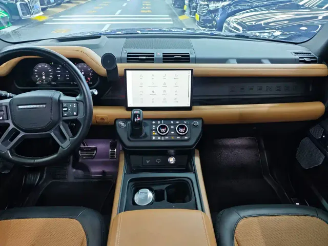 Land Rover Defender — Фото автомобиля 14