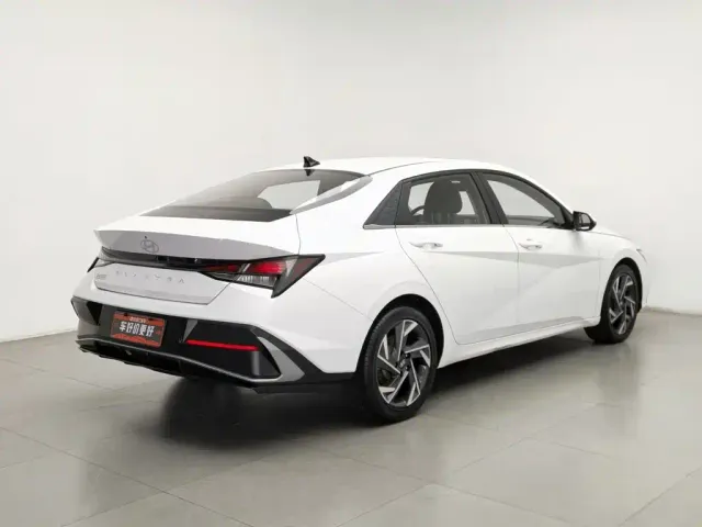 Hyundai Elantra — Фото автомобиля 2
