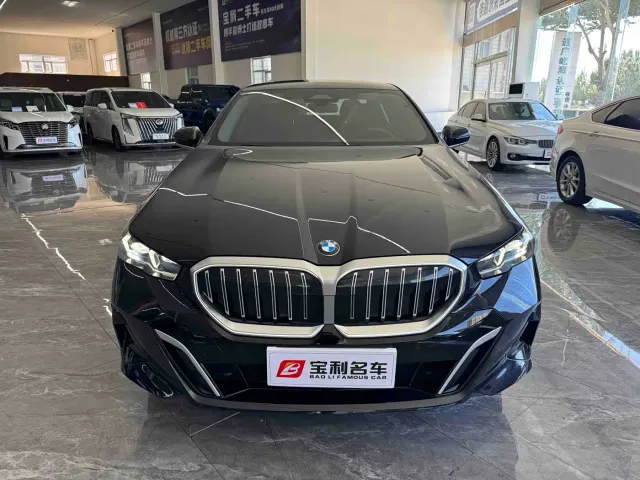 Фотография автомобиля — BMW 5 Series