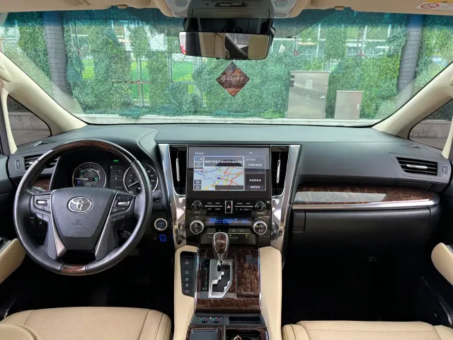 Toyota Alphard — Фото автомобиля 19