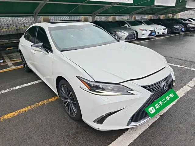 Lexus ES — Фото автомобиля 3