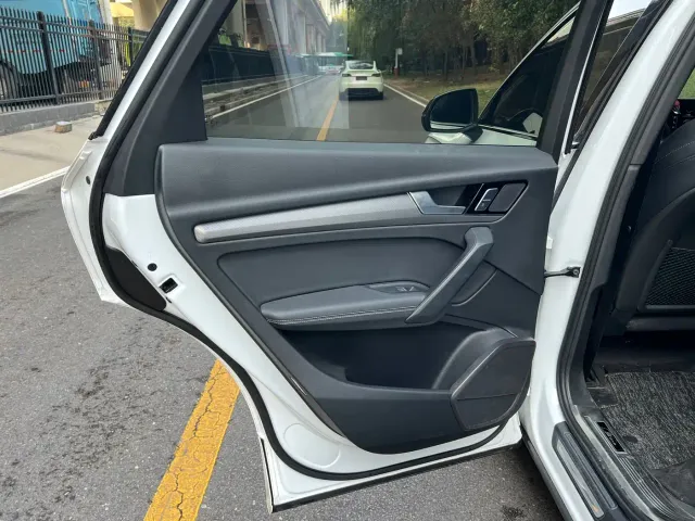 Audi Q5L — Фото автомобиля 6
