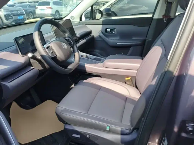 Leapmotor C10 — Фото автомобиля 14