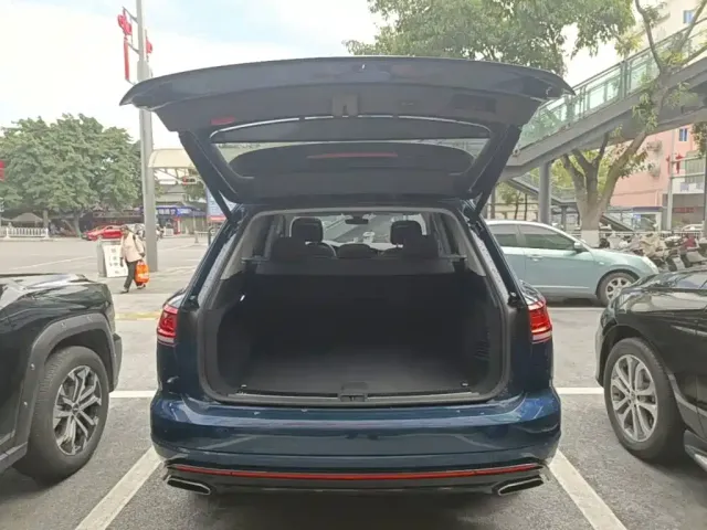 Volkswagen Touareg — Фото автомобиля 18