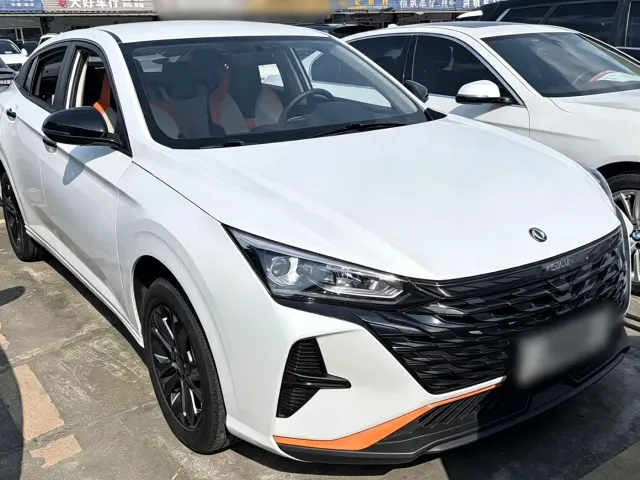Dongfeng Yixuan — Фото автомобиля 2