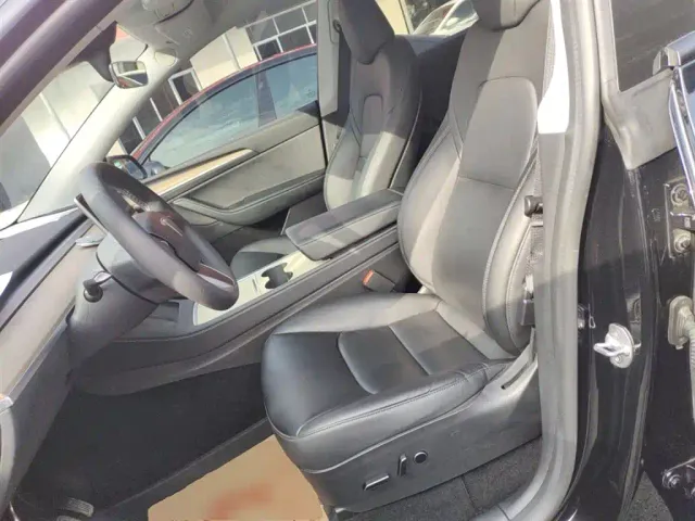 Tesla Model Y — Фото автомобиля 6