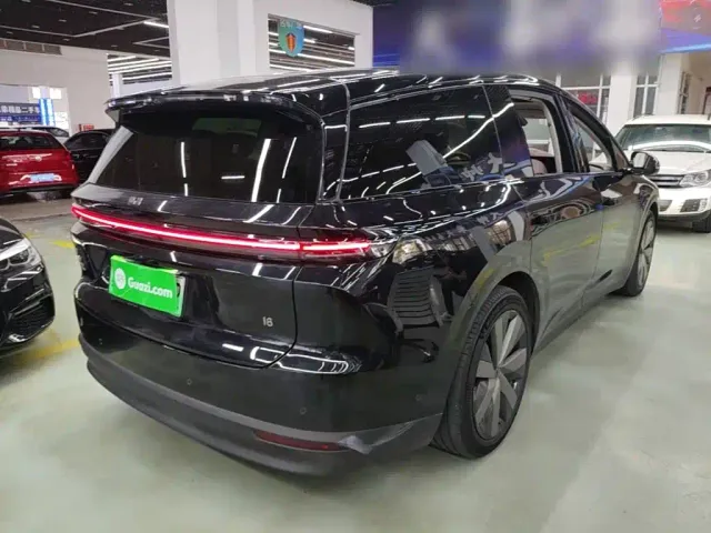 Li Auto i8 — Фото автомобиля 6