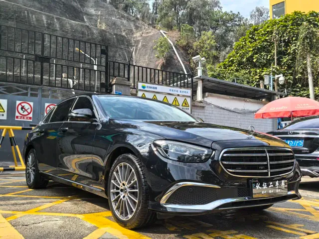 Mercedes-Benz E-Class — Фото автомобиля 4
