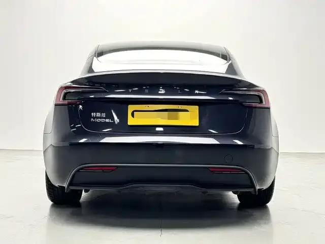 Tesla Model 3 — Фото автомобиля 8