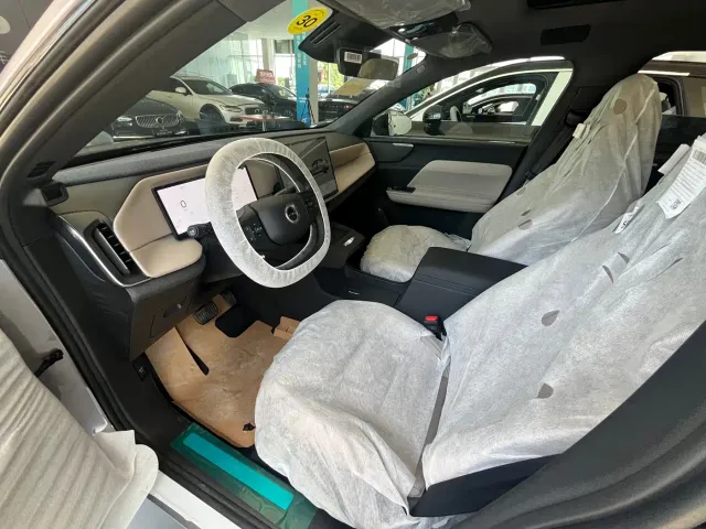 Volvo XC70 Plug-in Hybrid — Фото автомобиля 12