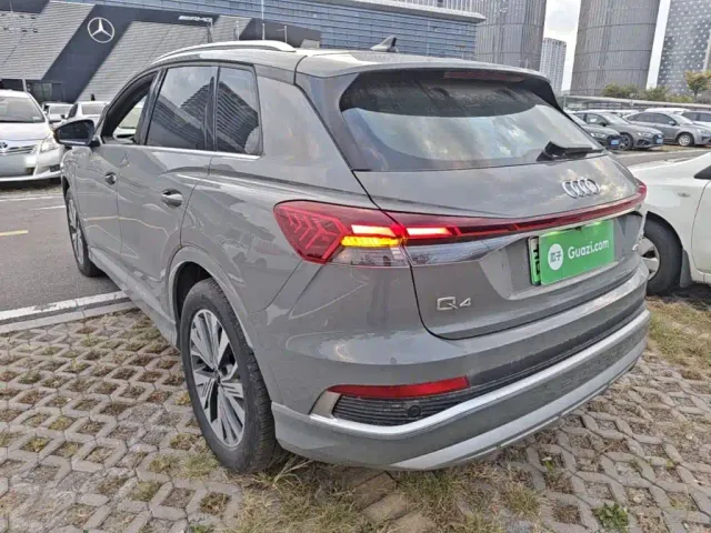 Audi Q4 e-tron — Фото автомобиля 4