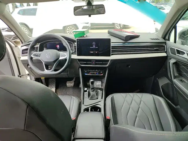 Volkswagen Tiguan L — Фото автомобиля 9