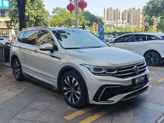 Volkswagen Tiguan L — Фото автомобиля 3