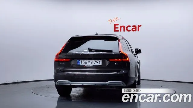 Вольво V90 — Фото автомобиля 4