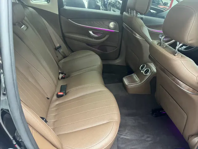 Mercedes-Benz E-Class — Фото автомобиля 10