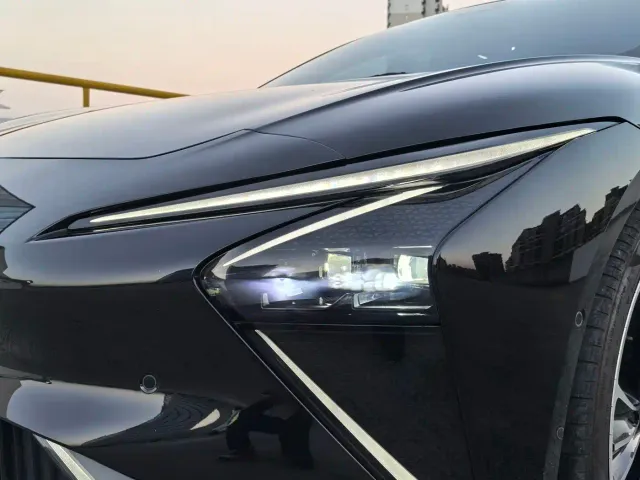 IM Motors L7 — Фото автомобиля 19