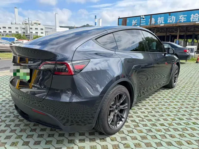 Tesla Model Y — Фото автомобиля 5