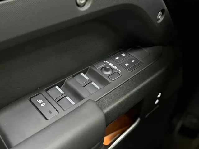 Land Rover Defender — Фото автомобиля 22
