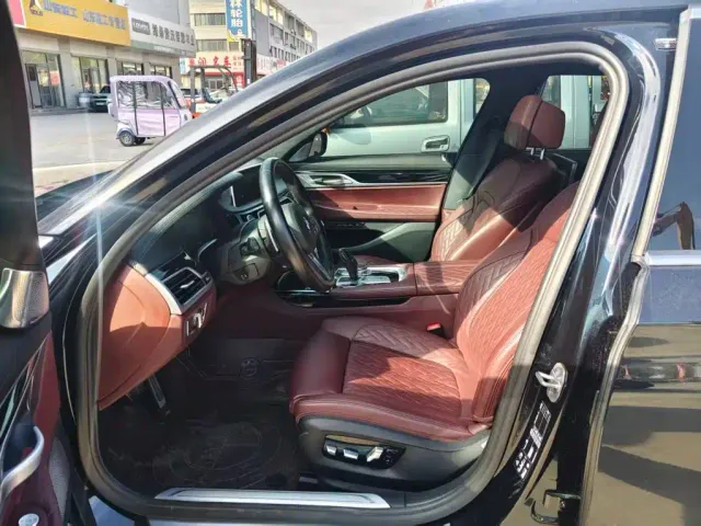 BMW 7 Series — Фото автомобиля 3