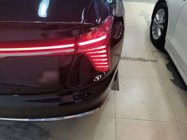 Hongqi H5 — Фото автомобиля 7