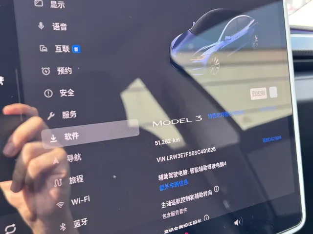 Tesla Model 3 — Фото автомобиля 10
