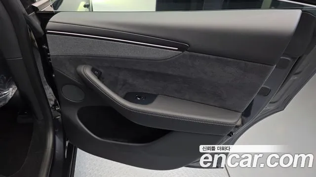 Tesla Model Y — Фото автомобиля 14